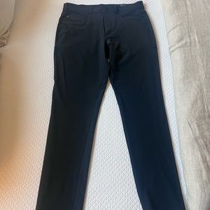 Mizzen+Main Helmsman Chino in Dark Navy